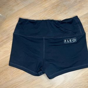 FLEO Booty short- medium- black